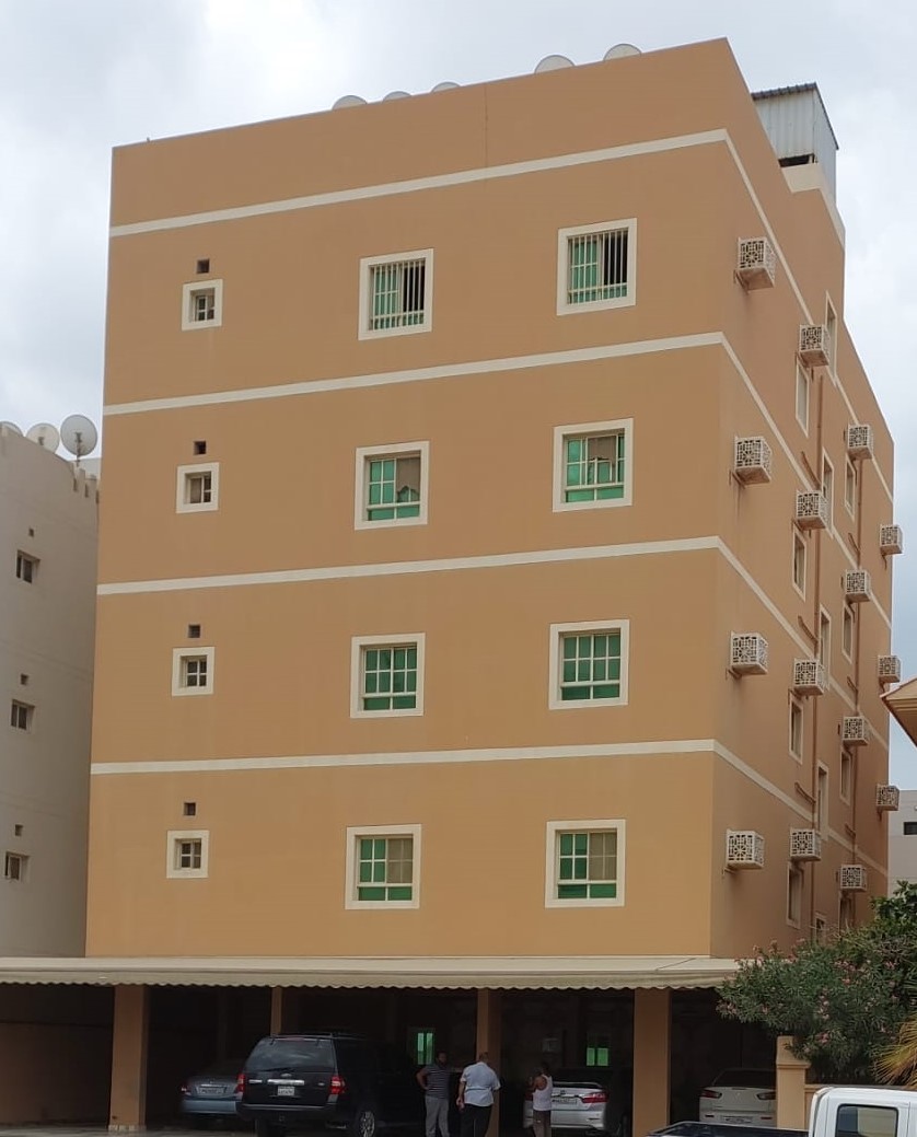 بناية في الجنبية للبــيع
