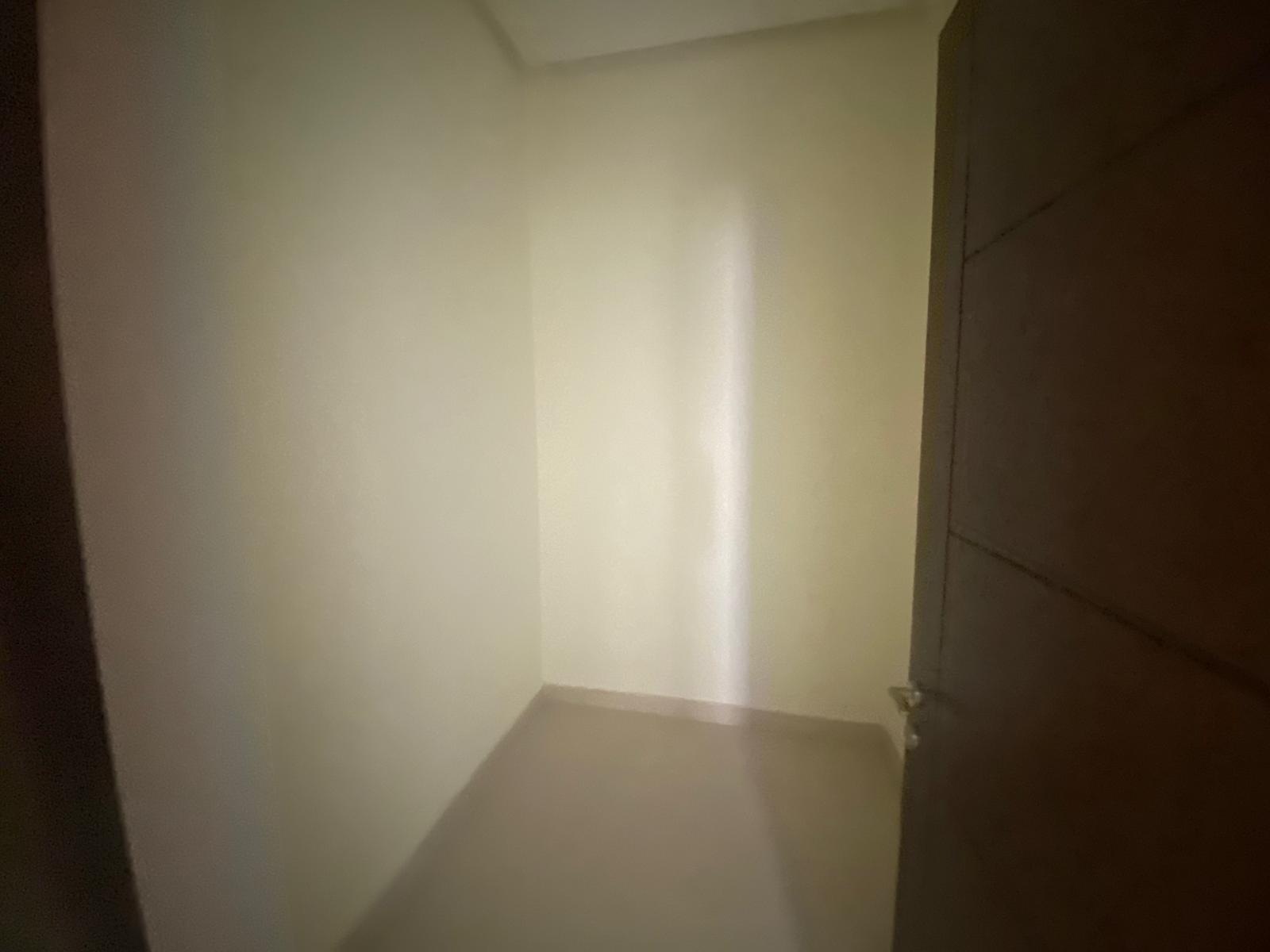 فيلا في الجنبية للبــيع
