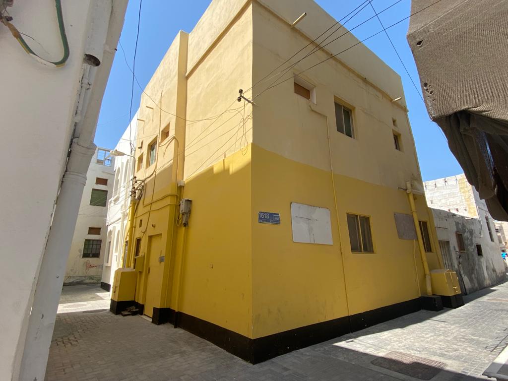 فيلا في المحرق للبــيع