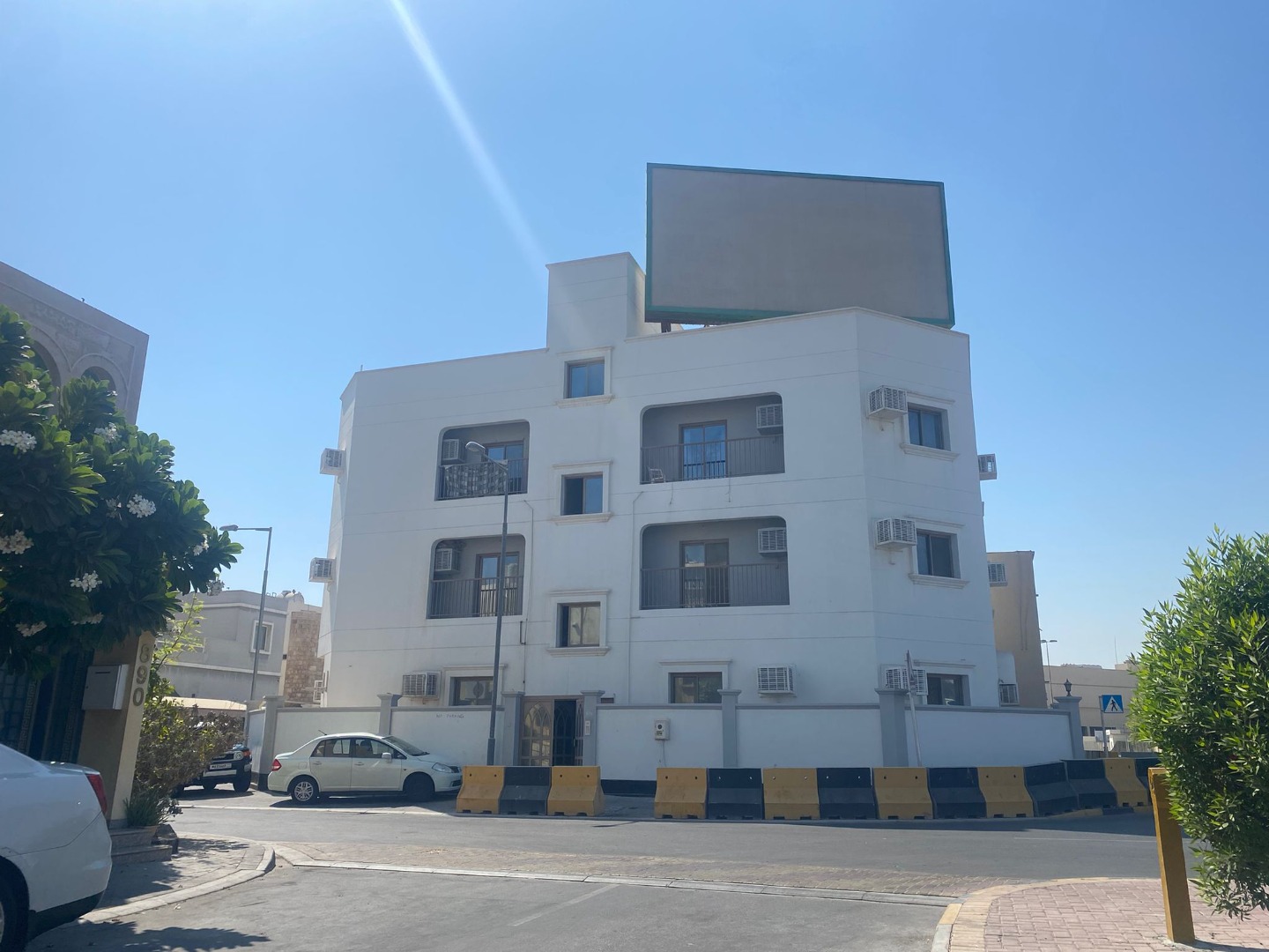 بناية في عراد للبــيع