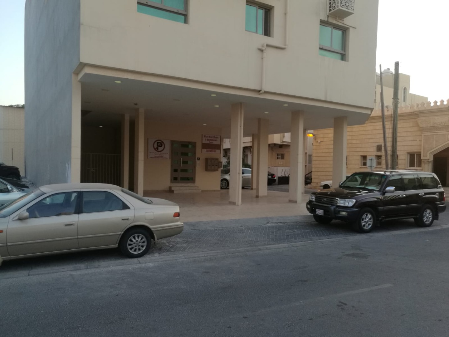 بناية في قلالي للبــيع