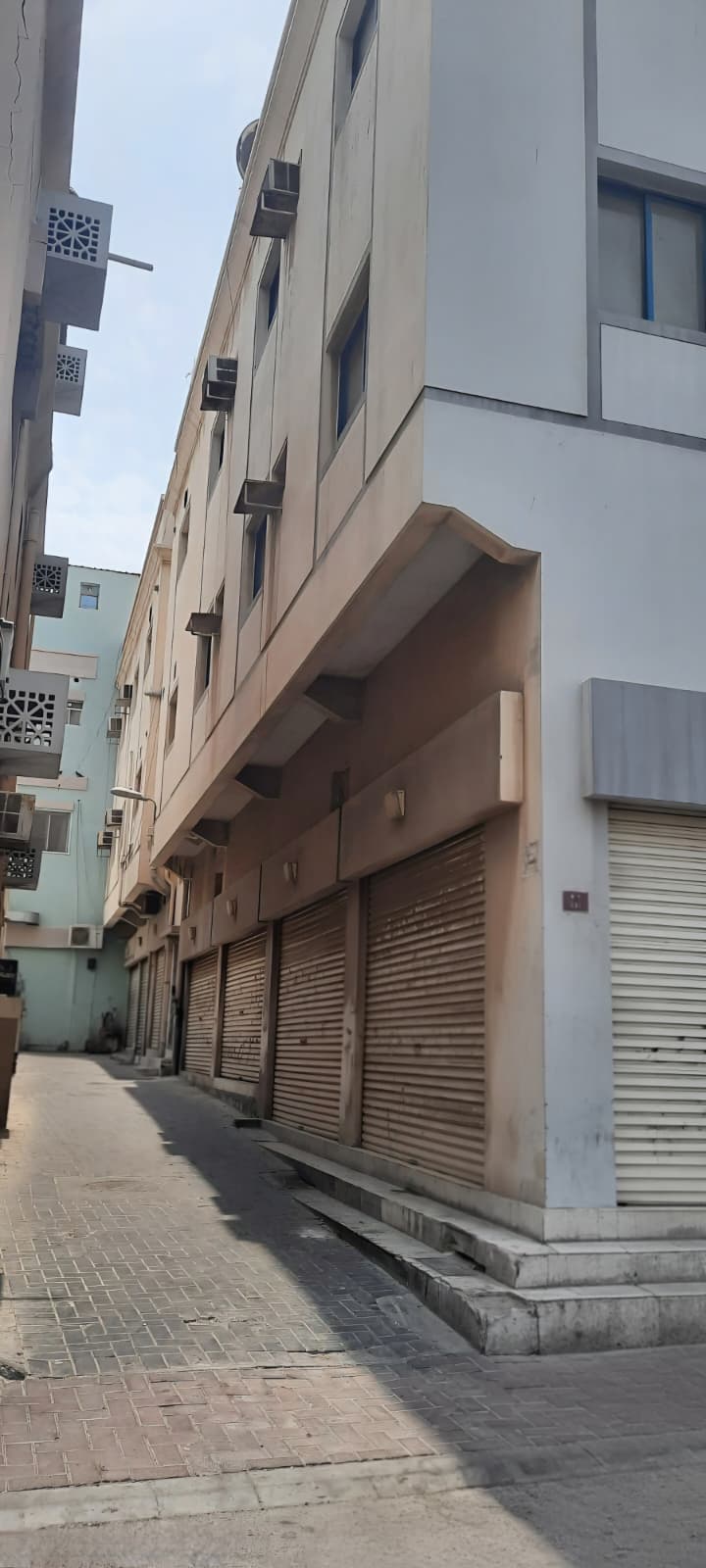 بناية في النعيم للبــيع