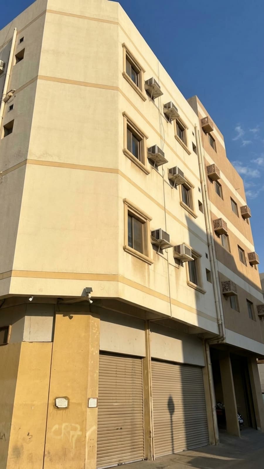 بناية في الرفاع الشرقي للبــيع